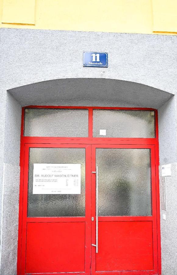 Elegant Apartment Westbahnhof Vienna Exterior photo